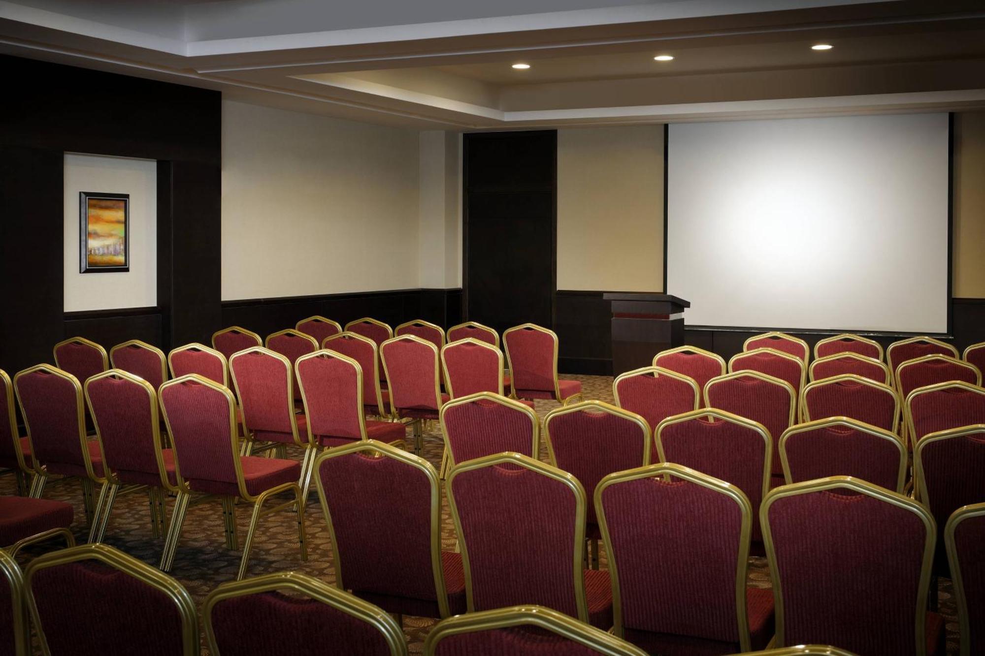 Courtyard By Marriott Diplomatic Quarter 4*