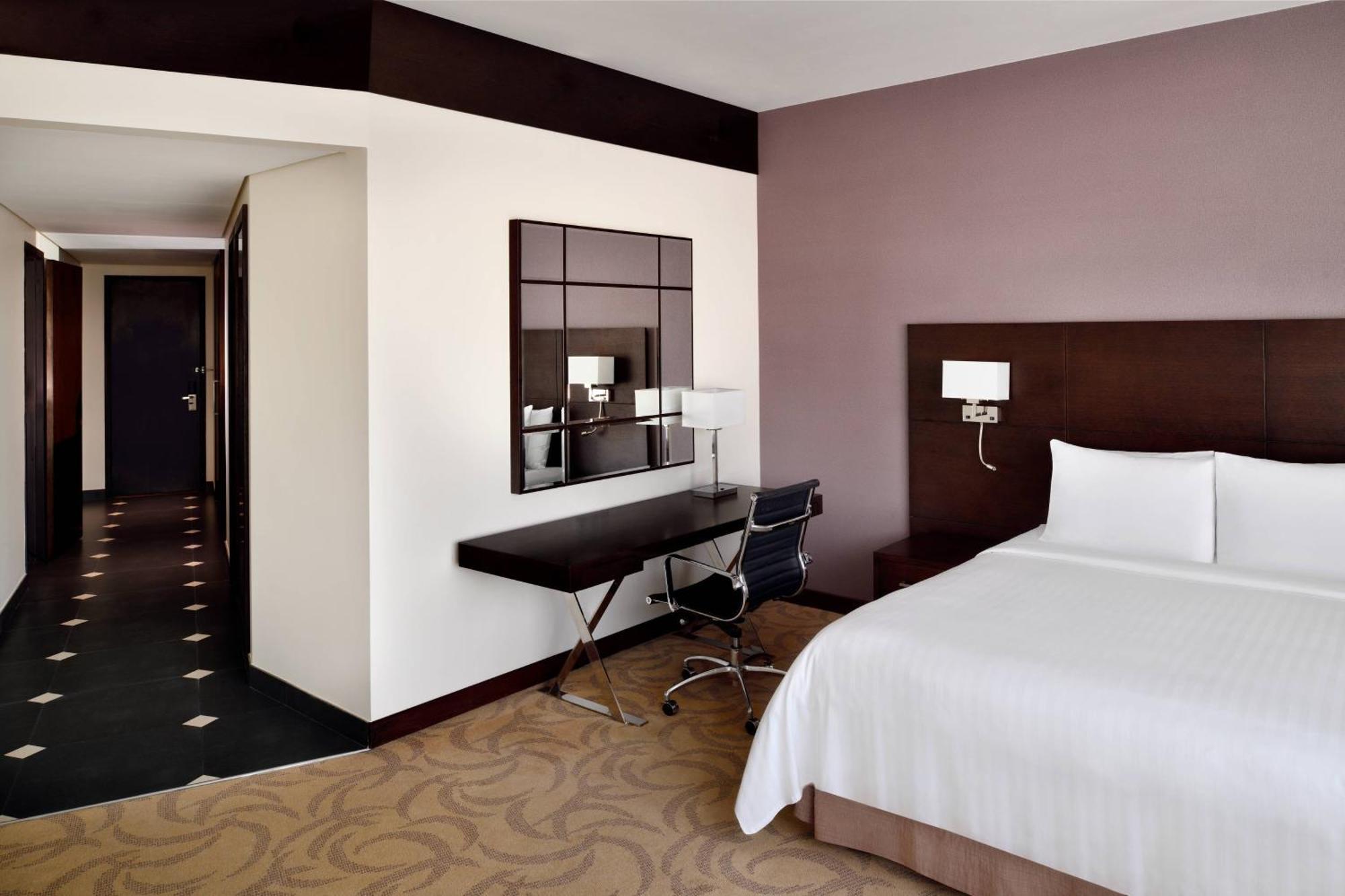 Hotel Courtyard By Marriott Diplomatic Quarter 4*