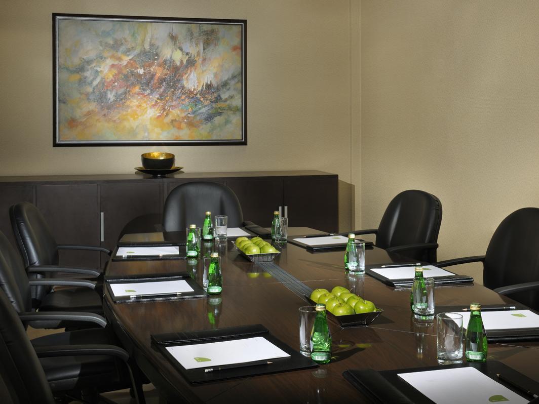 Hotel Courtyard By Marriott Diplomatic Quarter 4*